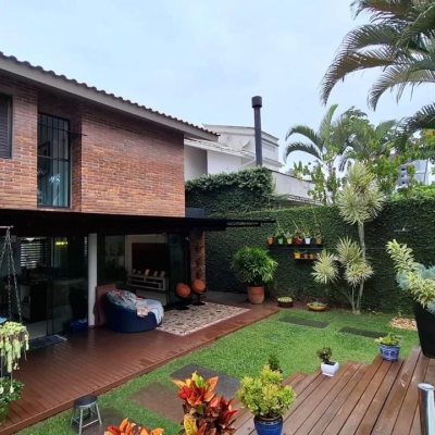 Casa Residencial com 200m², 3 quartos (sendo 1 suíte), 2 garagens, no bairro Pedra Branca em Palhoça