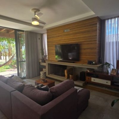 Casa Residencial com 236m², 3 quartos (sendo 1 suíte), 2 garagens, no bairro Coqueiros em Florianópolis