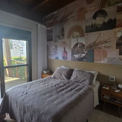 Casa Residencial com 236m², 3 quartos (sendo 1 suíte), 2 garagens, no bairro Coqueiros em Florianópolis