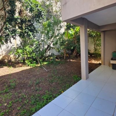 Casa Residencial com 236m², 3 quartos (sendo 1 suíte), 2 garagens, no bairro Coqueiros em Florianópolis