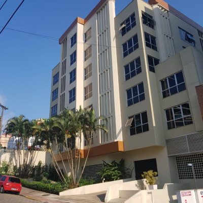 Sala com 84m², 3 garagens, no bairro Trindade em Florianópolis
