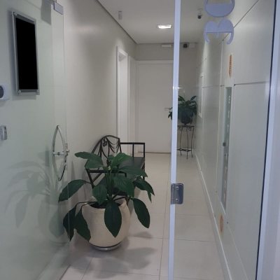 Sala com 84m², 3 garagens, no bairro Trindade em Florianópolis