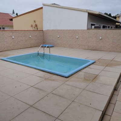 Casa Residencial com 193m², 4 quartos (sendo 2 suítes), 2 garagens, no bairro Córrego Grande em Florianópolis