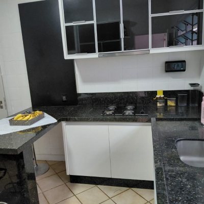 Casa Residencial com 193m², 4 quartos (sendo 2 suítes), 2 garagens, no bairro Córrego Grande em Florianópolis