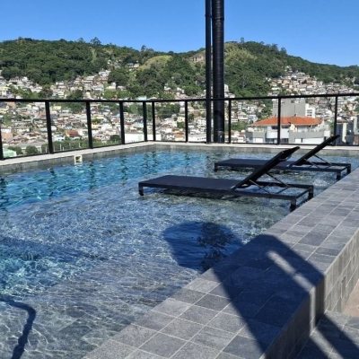 Apartamentos com 180m², 4 quartos (sendo 3 suítes), 4 garagens, no bairro Centro em Florianópolis