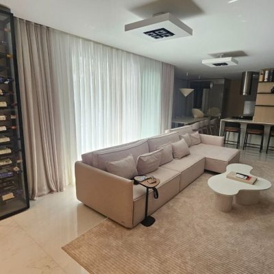 Apartamentos com 180m², 4 quartos (sendo 3 suítes), 4 garagens, no bairro Centro em Florianópolis