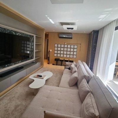 Apartamentos com 180m², 4 quartos (sendo 3 suítes), 4 garagens, no bairro Centro em Florianópolis