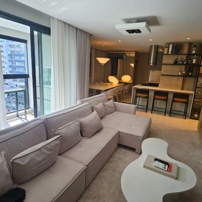 Apartamentos com 180m², 4 quartos (sendo 3 suítes), 4 garagens, no bairro Centro em Florianópolis