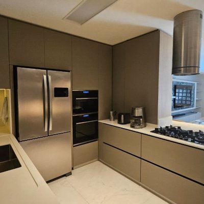 Apartamentos com 180m², 4 quartos (sendo 3 suítes), 4 garagens, no bairro Centro em Florianópolis