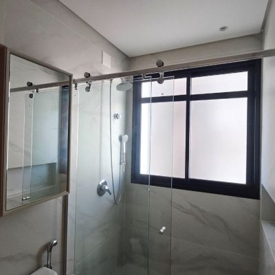 Apartamentos com 180m², 4 quartos (sendo 3 suítes), 4 garagens, no bairro Centro em Florianópolis