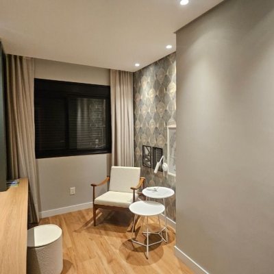 Apartamentos com 180m², 4 quartos (sendo 3 suítes), 4 garagens, no bairro Centro em Florianópolis