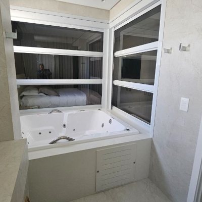 Apartamentos com 180m², 4 quartos (sendo 3 suítes), 4 garagens, no bairro Centro em Florianópolis