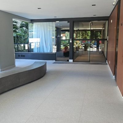 Apartamentos com 180m², 4 quartos (sendo 3 suítes), 4 garagens, no bairro Centro em Florianópolis