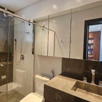 Apartamentos com 180m², 4 quartos (sendo 3 suítes), 4 garagens, no bairro Centro em Florianópolis
