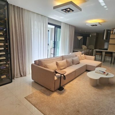 Apartamentos com 180m², 4 quartos (sendo 3 suítes), 4 garagens, no bairro Centro em Florianópolis
