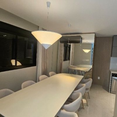 Apartamentos com 180m², 4 quartos (sendo 3 suítes), 4 garagens, no bairro Centro em Florianópolis