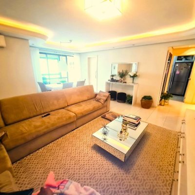 Apartamentos com 126m², 3 quartos (sendo 1 suíte), 2 garagens, no bairro Estreito em Florianópolis