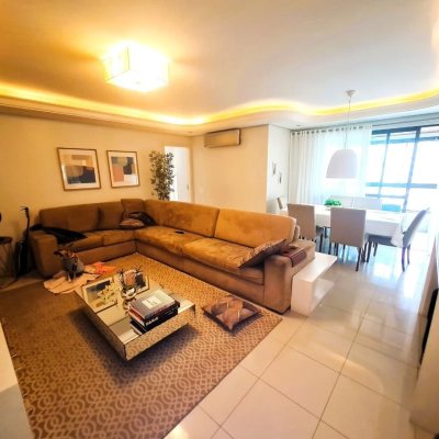 Apartamentos com 126m², 3 quartos (sendo 1 suíte), 2 garagens, no bairro Estreito em Florianópolis