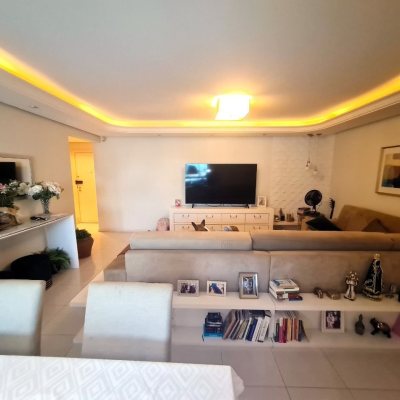 Apartamentos com 126m², 3 quartos (sendo 1 suíte), 2 garagens, no bairro Estreito em Florianópolis