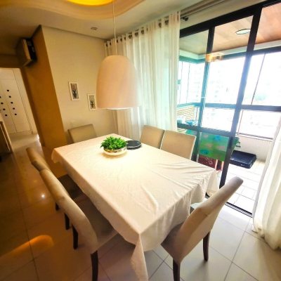 Apartamentos com 126m², 3 quartos (sendo 1 suíte), 2 garagens, no bairro Estreito em Florianópolis