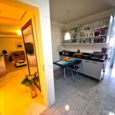 Apartamentos com 126m², 3 quartos (sendo 1 suíte), 2 garagens, no bairro Estreito em Florianópolis