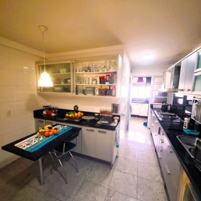 Apartamentos com 126m², 3 quartos (sendo 1 suíte), 2 garagens, no bairro Estreito em Florianópolis
