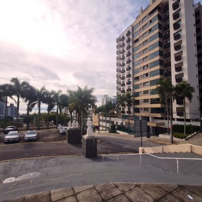 Apartamentos com 126m², 3 quartos (sendo 1 suíte), 2 garagens, no bairro Estreito em Florianópolis