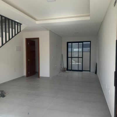 Sobrado Residencial com 107m², 3 quartos (sendo 1 suíte), 1 garagem, no bairro Potecas em São José