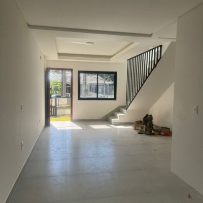 Sobrado Residencial com 107m², 3 quartos (sendo 1 suíte), 1 garagem, no bairro Potecas em São José