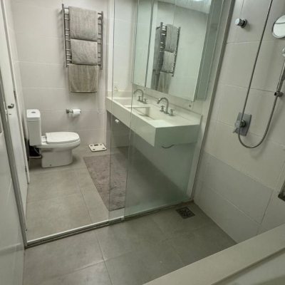 Sobrado Residencial com 207m², 3 quartos (sendo 3 suítes), 2 garagens, no bairro Córrego Grande em Florianópolis