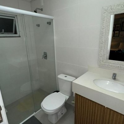 Sobrado Residencial com 207m², 3 quartos (sendo 3 suítes), 2 garagens, no bairro Córrego Grande em Florianópolis