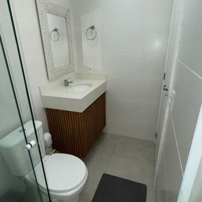 Sobrado Residencial com 207m², 3 quartos (sendo 3 suítes), 2 garagens, no bairro Córrego Grande em Florianópolis