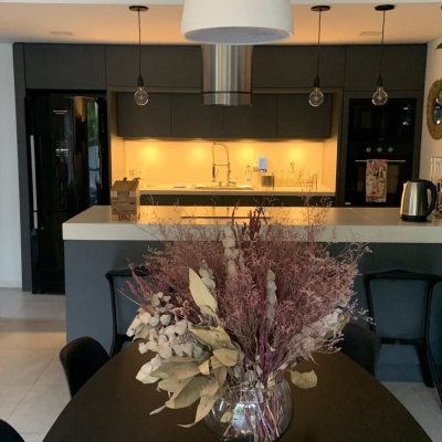 Sobrado Residencial com 207m², 3 quartos (sendo 3 suítes), 2 garagens, no bairro Córrego Grande em Florianópolis