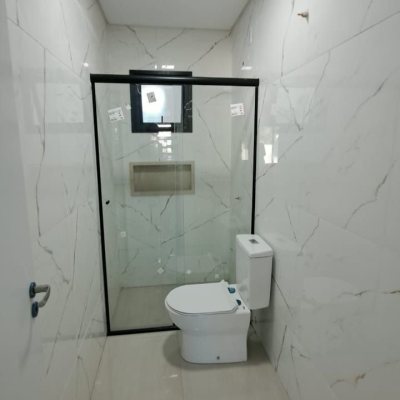 Casa Residencial com 140m², 3 quartos (sendo 1 suíte), 2 garagens, no bairro Ingleses do Rio Vermelho em Florianópolis
