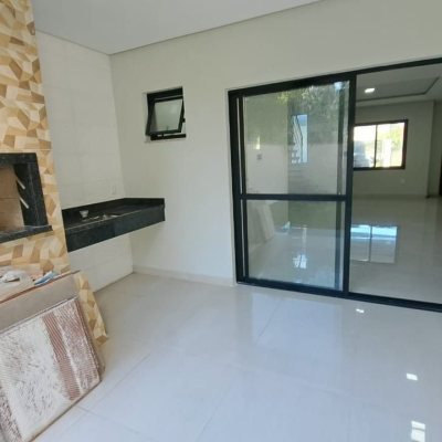 Casa Residencial com 140m², 3 quartos (sendo 1 suíte), 2 garagens, no bairro Ingleses do Rio Vermelho em Florianópolis