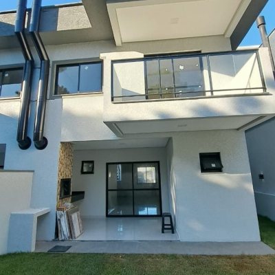 Casa Residencial com 140m², 3 quartos (sendo 1 suíte), 2 garagens, no bairro Ingleses do Rio Vermelho em Florianópolis
