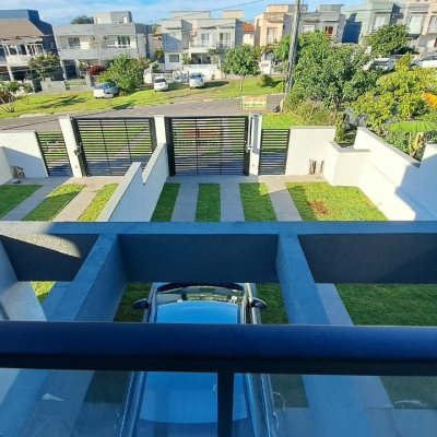 Casa Residencial com 140m², 3 quartos (sendo 1 suíte), 2 garagens, no bairro Ingleses do Rio Vermelho em Florianópolis