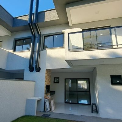 Casa Residencial com 140m², 3 quartos (sendo 1 suíte), 2 garagens, no bairro Ingleses do Rio Vermelho em Florianópolis