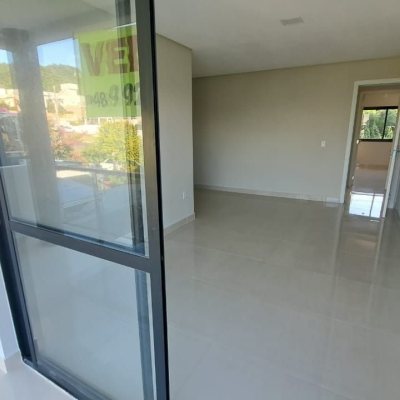 Casa Residencial com 140m², 3 quartos (sendo 1 suíte), 2 garagens, no bairro Ingleses do Rio Vermelho em Florianópolis