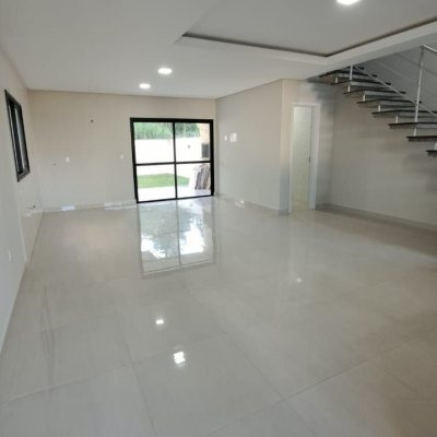 Casa Residencial com 140m², 3 quartos (sendo 1 suíte), 2 garagens, no bairro Ingleses do Rio Vermelho em Florianópolis