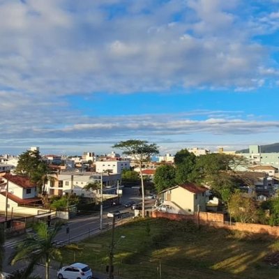 Cobertura com 107m², 2 quartos (sendo 2 suítes), 1 garagem, no bairro Ingleses do Rio Vermelho em Florianópolis