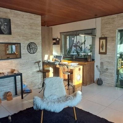 Cobertura com 107m², 2 quartos (sendo 2 suítes), 1 garagem, no bairro Ingleses do Rio Vermelho em Florianópolis