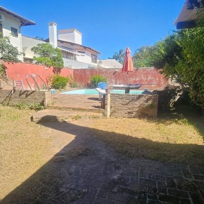 Casa Residencial com 241m², 4 quartos (sendo 2 suítes), 3 garagens, no bairro Jardim  Anchieta em Florianópolis