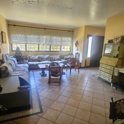 Casa Residencial com 241m², 4 quartos (sendo 2 suítes), 3 garagens, no bairro Jardim  Anchieta em Florianópolis