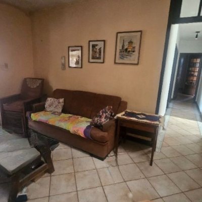 Casa Residencial com 241m², 4 quartos (sendo 2 suítes), 3 garagens, no bairro Jardim  Anchieta em Florianópolis