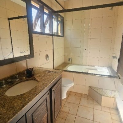 Casa Residencial com 241m², 4 quartos (sendo 2 suítes), 3 garagens, no bairro Jardim  Anchieta em Florianópolis