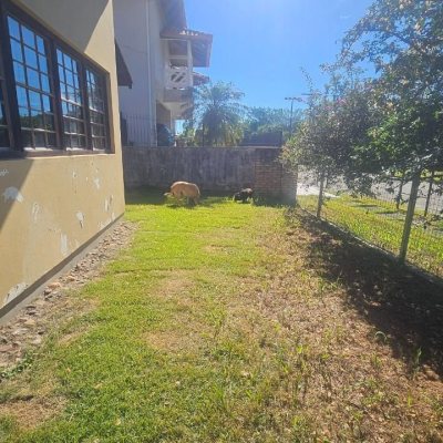 Casa Residencial com 241m², 4 quartos (sendo 2 suítes), 3 garagens, no bairro Jardim  Anchieta em Florianópolis