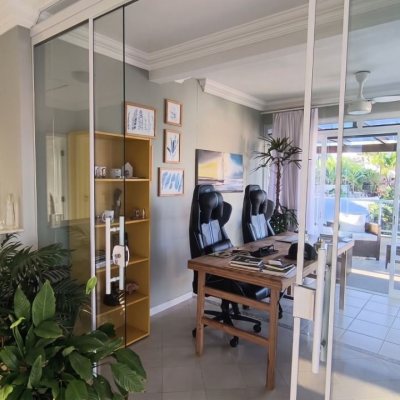 Casa em Condomínio com 355m², 3 quartos (sendo 1 suíte), 2 garagens, no bairro Morro das Pedras em Florianópolis