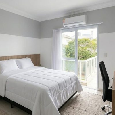 Casa em Condomínio com 355m², 3 quartos (sendo 1 suíte), 2 garagens, no bairro Morro das Pedras em Florianópolis