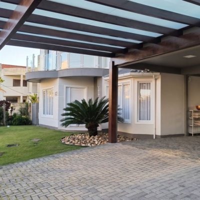 Casa em Condomínio com 355m², 3 quartos (sendo 1 suíte), 2 garagens, no bairro Morro das Pedras em Florianópolis